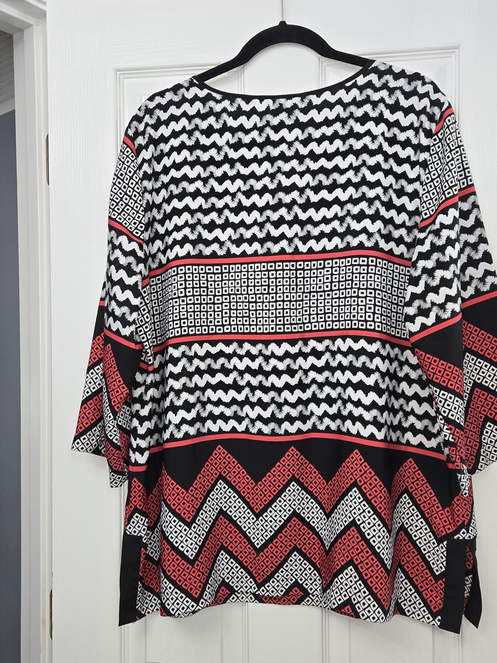 Alfred Dunner Geometric Chevron Print Blouse - Size 18 - Picture 3 of 6